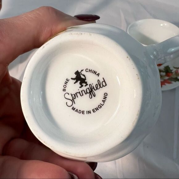 VINTAGE SPRINGFIELD POINSETTIA FLORAL BONE CHINA HOLIDAY TEACUPS ENGLAND‎ - Picture 6 of 6